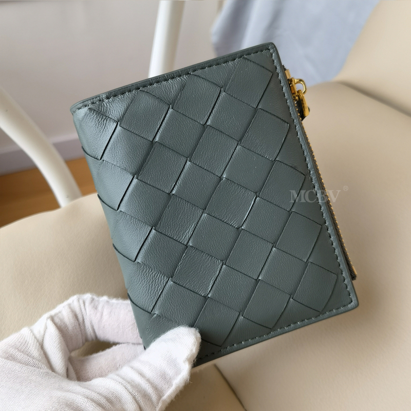 MCBV Δερμάτινο κοντό πορτοφόλι με υφαντό από προβατίνα, φερμουάρ, θήκη για κάρτες και κέρματα, αστικός μινιμαλισμός, μονόχρωμο σχέδιο