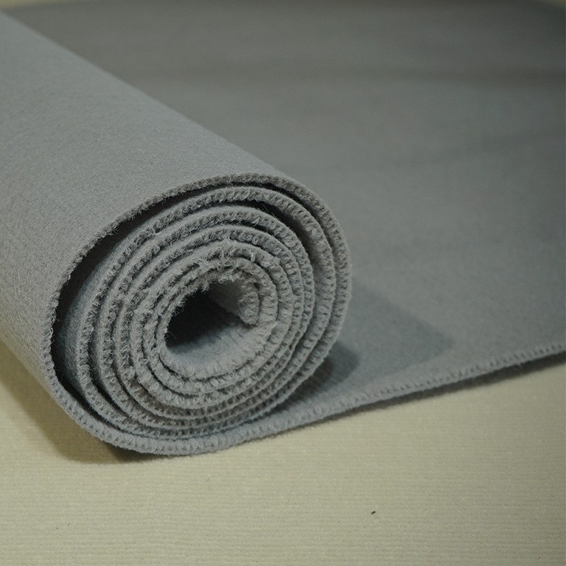 Svītrainīgs biezs kilims, pilns ruļlis, poliesters, austs, kvadrātveida forma, studijai, birojam un guļamistabai