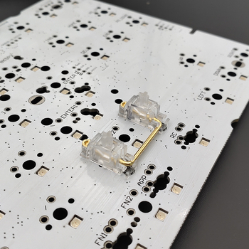 Mehanička tipkovnica: zlatom prekrivena satelitska os, univerzalna osovina, PC materijal, sučelje pozicije otvora PCB, kompatibilno s 6.25U/7U mehaničkim tipkovnicama