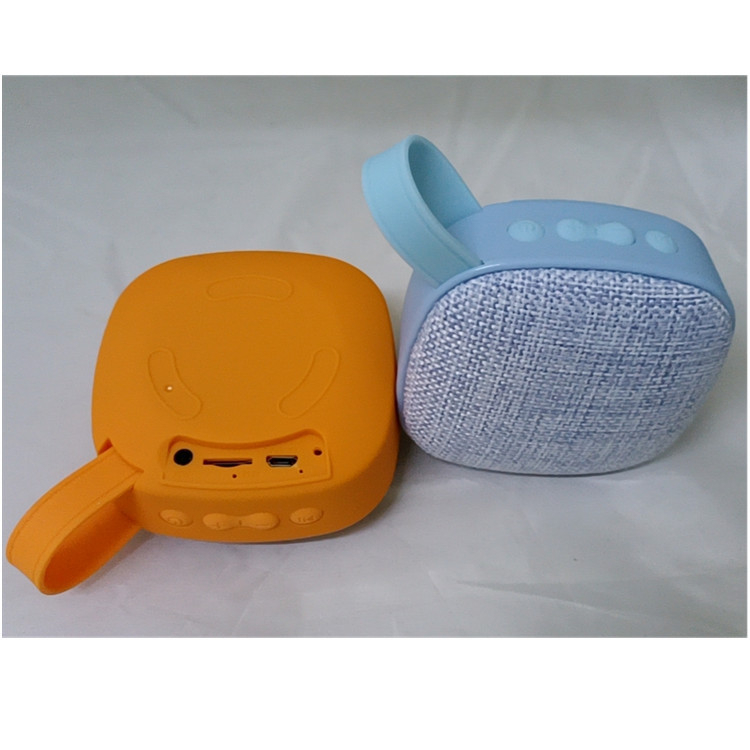 Prenosný Bluetooth reproduktor s MP3 prehrávačom a hands-free volaniami, výstup 3W, vstavaná batéria 400 mAh, frekvenčný rozsah 100 Hz–20 kHz, dosah 10 m