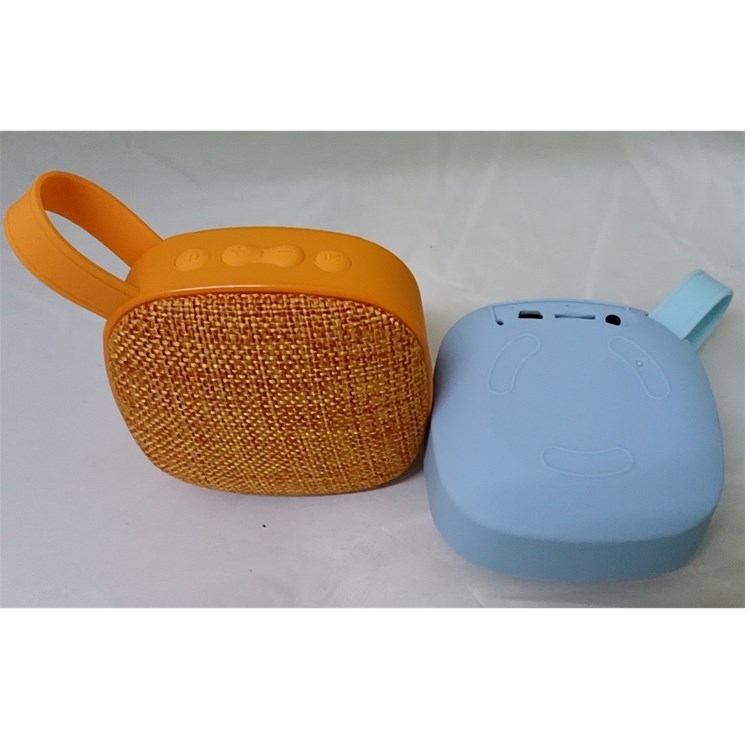 Prenosný Bluetooth reproduktor s MP3 prehrávačom a hands-free volaniami, výstup 3W, vstavaná batéria 400 mAh, frekvenčný rozsah 100 Hz–20 kHz, dosah 10 m