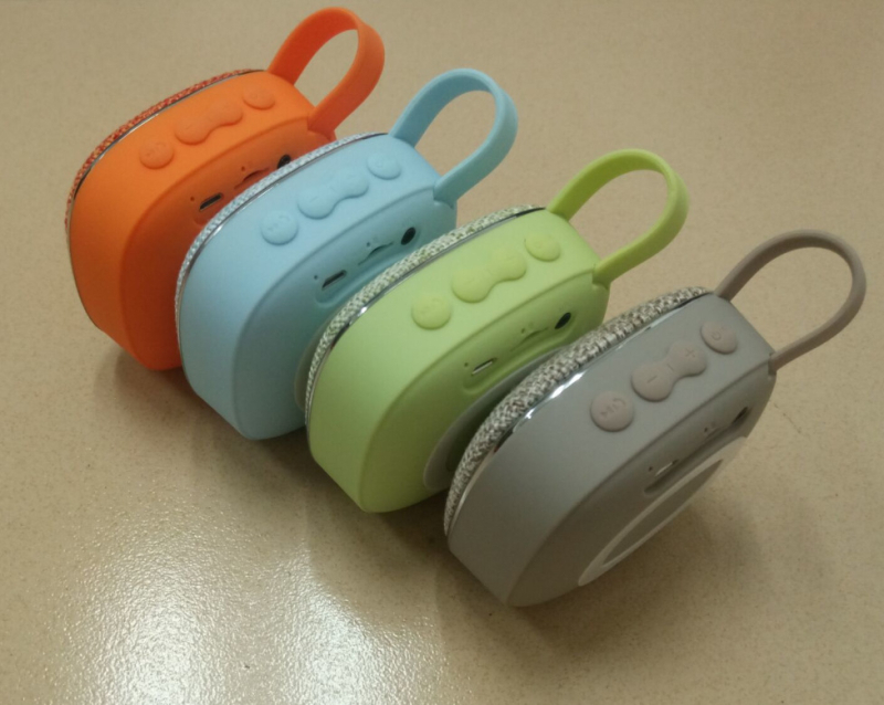 Prenosný Bluetooth reproduktor s MP3 prehrávačom a hands-free volaniami, výstup 3W, vstavaná batéria 400 mAh, frekvenčný rozsah 100 Hz–20 kHz, dosah 10 m