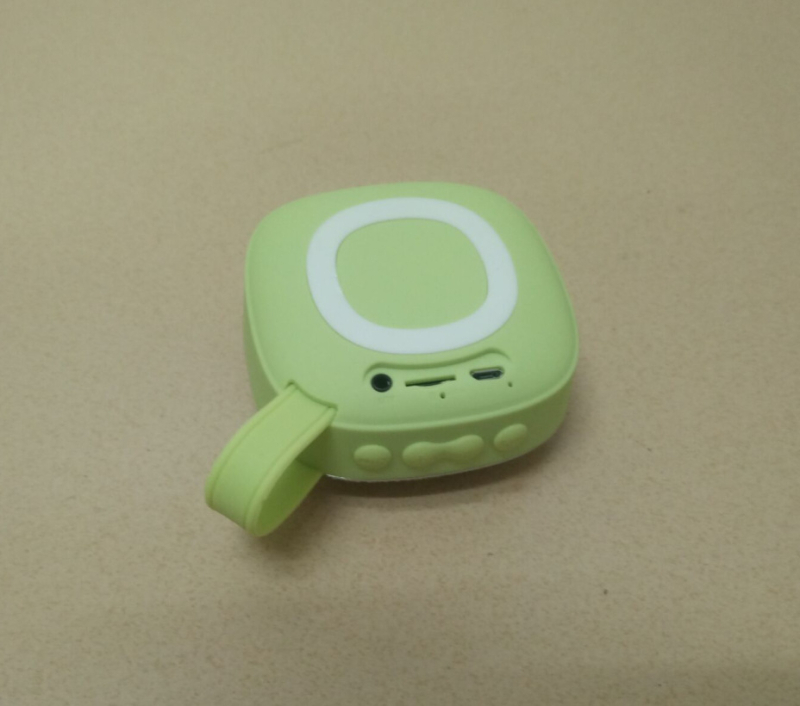 Prenosný Bluetooth reproduktor s MP3 prehrávačom a hands-free volaniami, výstup 3W, vstavaná batéria 400 mAh, frekvenčný rozsah 100 Hz–20 kHz, dosah 10 m