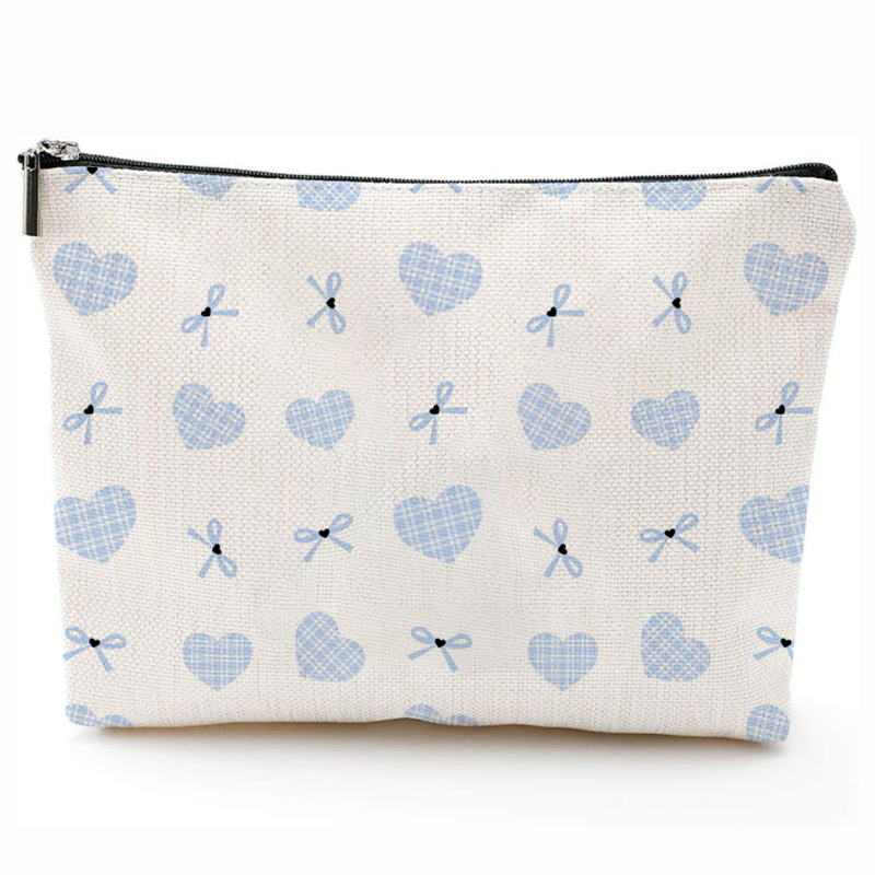 Козметична чанта с принт на панделка, водоустойчива и преносима, полиестерен външен материал и полиестерна подплата.