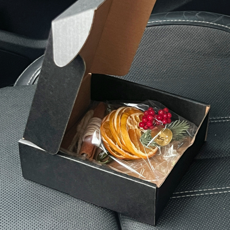 Auto viseći ukras s citrusnim aromom, plastični materijal, stil light luxury, unutarnja dekoracija • Marka Trendy Cool Bear