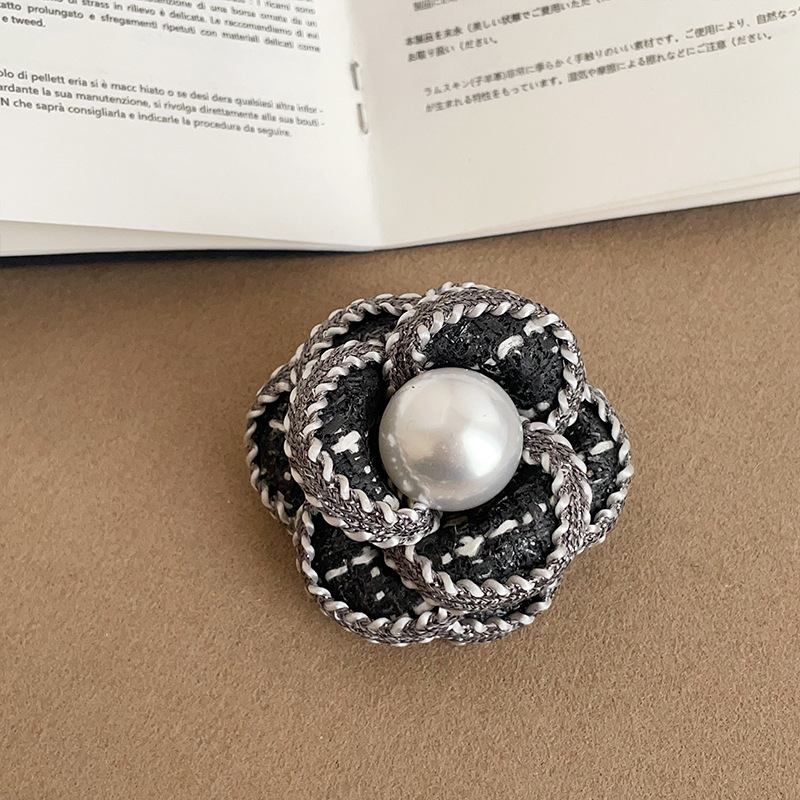 Ronerai Camellia Pearl Bross — Metalni geometrijski oblik, Elektroplatiranje, INS stil, Ženski ukras