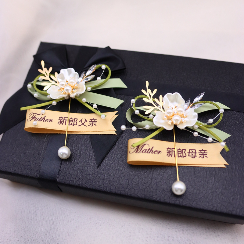 Esküvői gomblyuk- és csuklós virág, kézzel készített szalagból, japán stílus, 1 darab