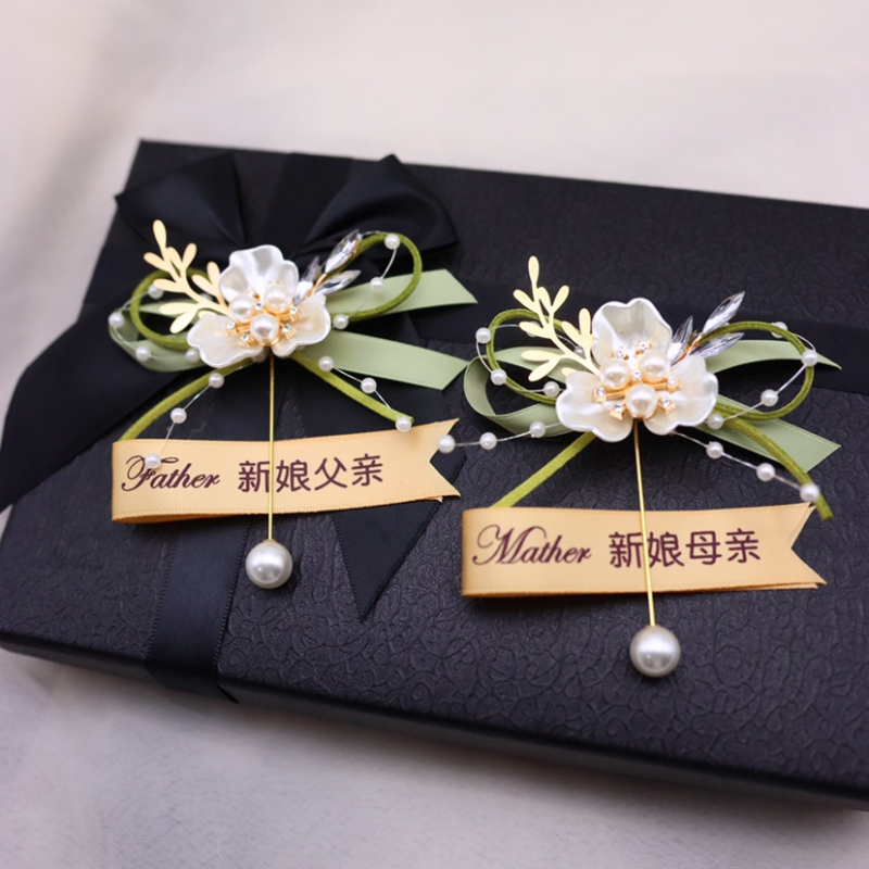 Esküvői gomblyuk- és csuklós virág, kézzel készített szalagból, japán stílus, 1 darab