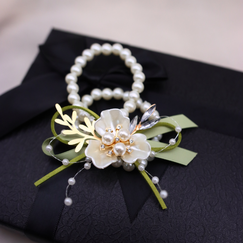 Esküvői gomblyuk- és csuklós virág, kézzel készített szalagból, japán stílus, 1 darab