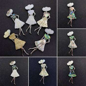 LILDBZ Brošňa z prírodného kameňa s gravírovaným mušľovým motívom baleríny