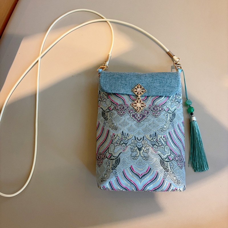 Crossbody telefontáska, hímzett selyemből, irodalmi-nemzeti stílussal, kis négyzetes, őszi 2024