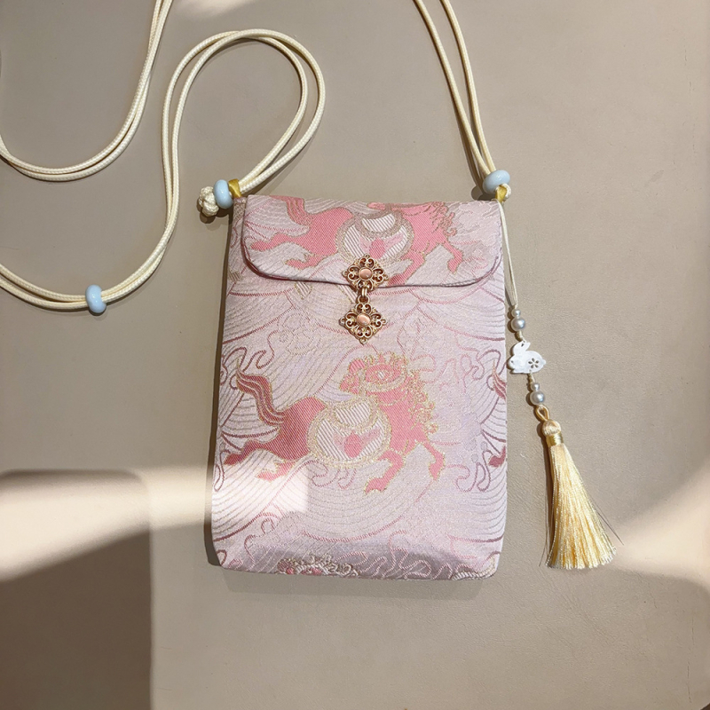 Crossbody telefontáska, hímzett selyemből, irodalmi-nemzeti stílussal, kis négyzetes, őszi 2024