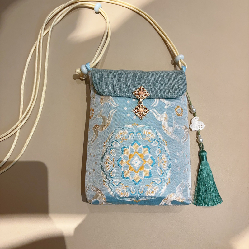 Crossbody telefontáska, hímzett selyemből, irodalmi-nemzeti stílussal, kis négyzetes, őszi 2024