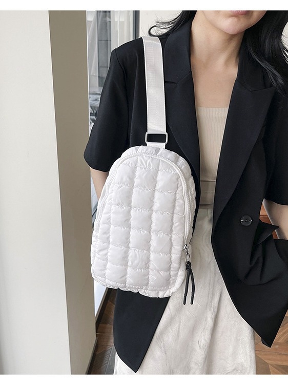 Crossbody sportska torba od najlona s quiltanim rombo uzorkom, zatvarač, poliesterska podstava, unutarnji džep za mobitel, unutarnji džep tip patch