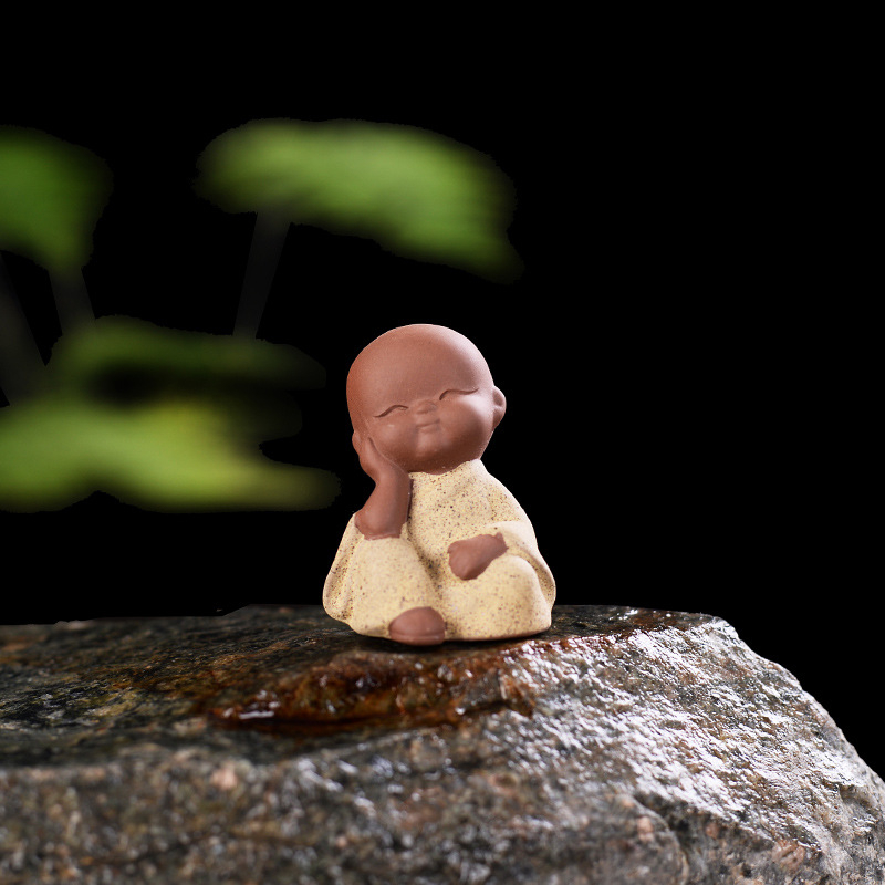 Keramičke figure za bonsai – mini pejzaž, četiri mala monaha, ručno izrađeno, purpurna glina, kineski stil