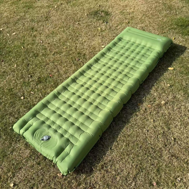 Lauko nešiojamas pripučiamas čiužinys - paviršius iš kompozicinės medžiagos; nešiojamas; su pėdos pompa (Paviršius: kompozicinė medžiaga; Kategorija: pripučiamas čiužinys)