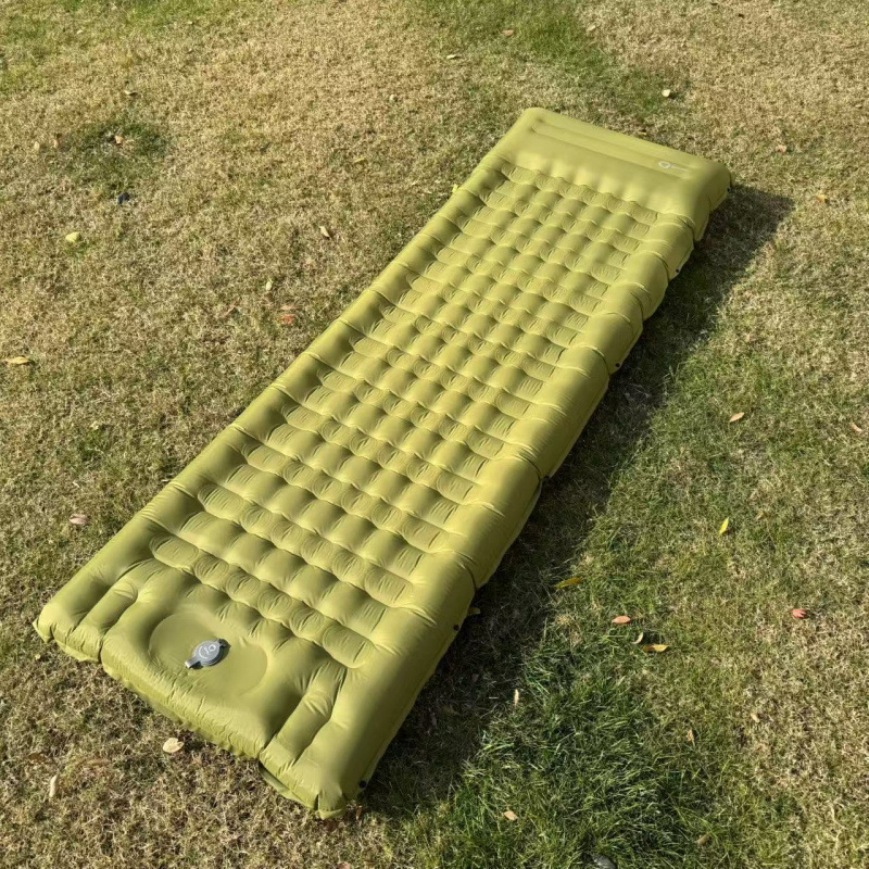 Lauko nešiojamas pripučiamas čiužinys - paviršius iš kompozicinės medžiagos; nešiojamas; su pėdos pompa (Paviršius: kompozicinė medžiaga; Kategorija: pripučiamas čiužinys)