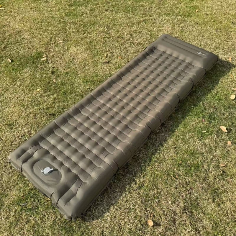 Lauko nešiojamas pripučiamas čiužinys - paviršius iš kompozicinės medžiagos; nešiojamas; su pėdos pompa (Paviršius: kompozicinė medžiaga; Kategorija: pripučiamas čiužinys)