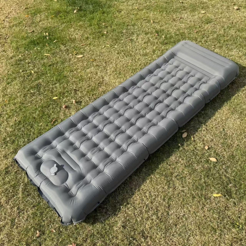 Lauko nešiojamas pripučiamas čiužinys - paviršius iš kompozicinės medžiagos; nešiojamas; su pėdos pompa (Paviršius: kompozicinė medžiaga; Kategorija: pripučiamas čiužinys)