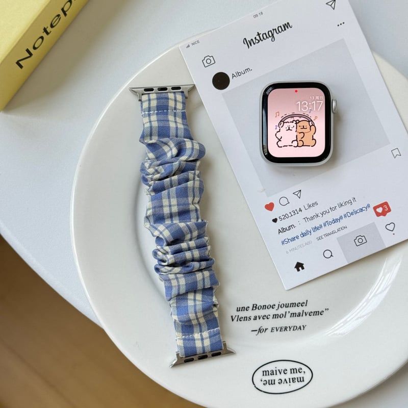 Apple Watch plüss karkötő kockás mintával – divatos stílus, testreszabható interfész méretek, egy körös csat (nincs rajta zár), kompatibilis az Apple Watch-szal