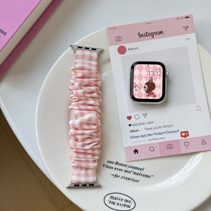 Apple Watch plüss karkötő kockás mintával – divatos stílus, testreszabható interfész méretek, egy körös csat (nincs rajta zár), kompatibilis az Apple Watch-szal