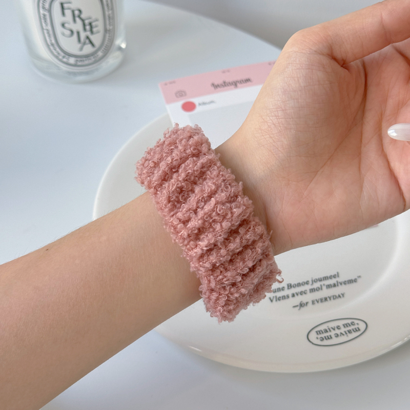 Apple Watch plüss karkötő kockás mintával – divatos stílus, testreszabható interfész méretek, egy körös csat (nincs rajta zár), kompatibilis az Apple Watch-szal