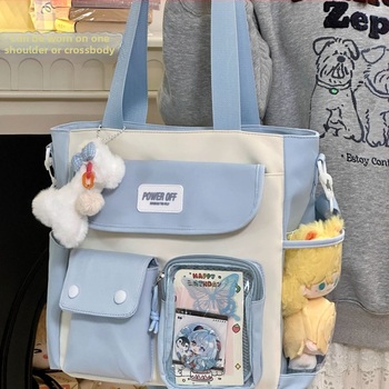 Ženská taška cez rameno v japonskom štýle, jar 2025, zvislá štvorcová silueta, materiál: hodváb s kvetinovým vzorom, otvorenie s klapkou, vonkajšia trojrozmerná taška