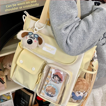 Ženská taška cez rameno v japonskom štýle, jar 2025, zvislá štvorcová silueta, materiál: hodváb s kvetinovým vzorom, otvorenie s klapkou, vonkajšia trojrozmerná taška