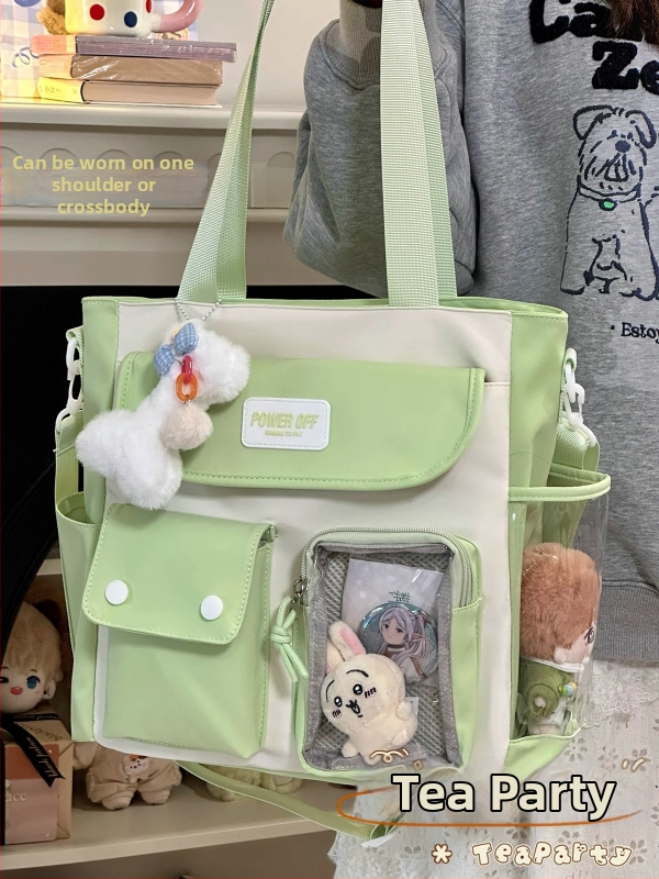 Ženská taška cez rameno v japonskom štýle, jar 2025, zvislá štvorcová silueta, materiál: hodváb s kvetinovým vzorom, otvorenie s klapkou, vonkajšia trojrozmerná taška