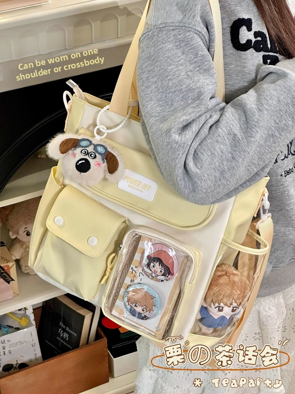 Ženská taška cez rameno v japonskom štýle, jar 2025, zvislá štvorcová silueta, materiál: hodváb s kvetinovým vzorom, otvorenie s klapkou, vonkajšia trojrozmerná taška