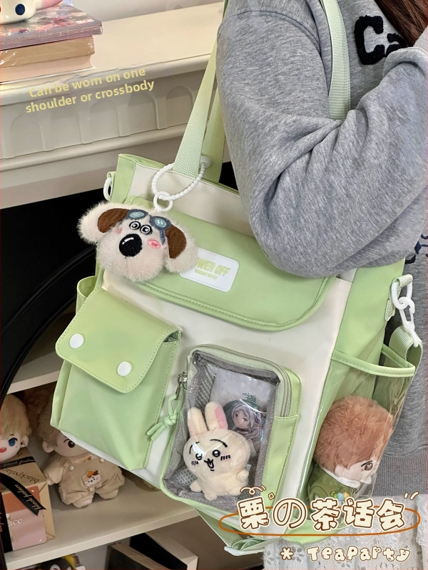 Ženská taška cez rameno v japonskom štýle, jar 2025, zvislá štvorcová silueta, materiál: hodváb s kvetinovým vzorom, otvorenie s klapkou, vonkajšia trojrozmerná taška