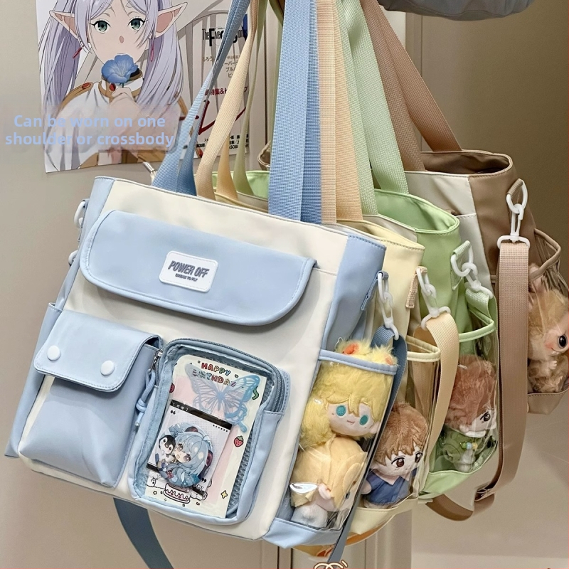 Ženská taška cez rameno v japonskom štýle, jar 2025, zvislá štvorcová silueta, materiál: hodváb s kvetinovým vzorom, otvorenie s klapkou, vonkajšia trojrozmerná taška