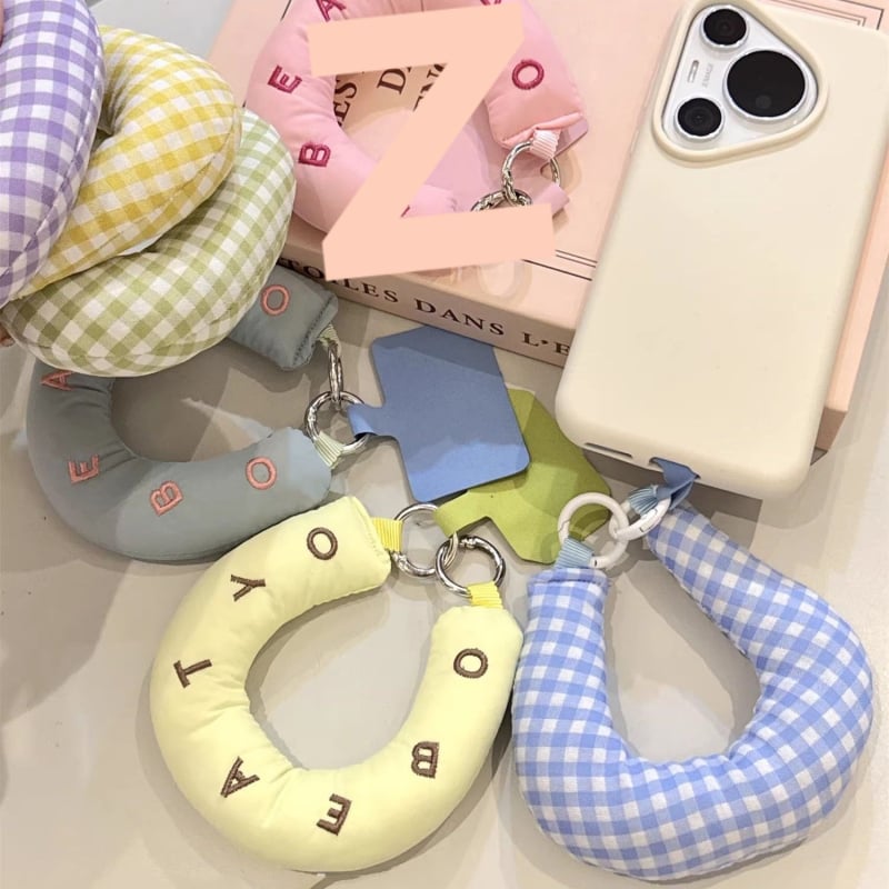 Telefon csuklópánt hímzett betűkkel, kockás mintázat, műanyag anyag, testreszabható, női kiegészítő