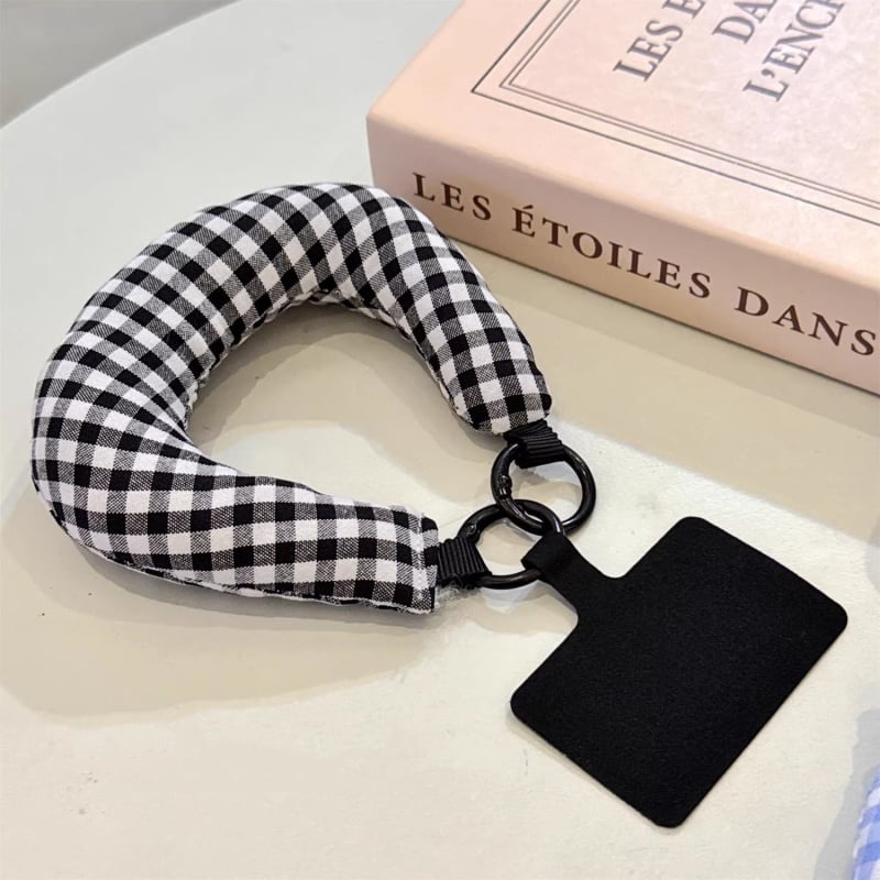 Telefon csuklópánt hímzett betűkkel, kockás mintázat, műanyag anyag, testreszabható, női kiegészítő