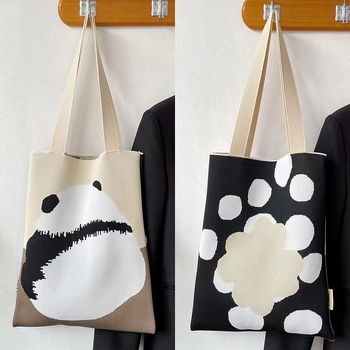 Taška Tote s vertikálnym štvorcovým tvarom, polyesterový materiál, otvorenie šnúrkou, polyesterová podšívka, vonkajšia otvorená kapsa