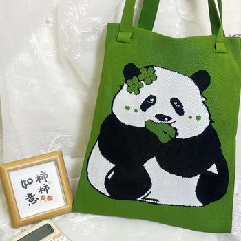 Taška Tote s vertikálnym štvorcovým tvarom, polyesterový materiál, otvorenie šnúrkou, polyesterová podšívka, vonkajšia otvorená kapsa