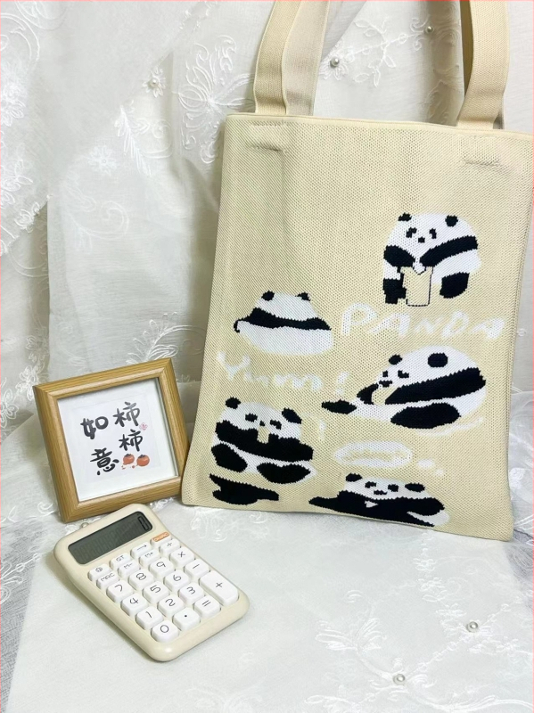 Taška Tote s vertikálnym štvorcovým tvarom, polyesterový materiál, otvorenie šnúrkou, polyesterová podšívka, vonkajšia otvorená kapsa