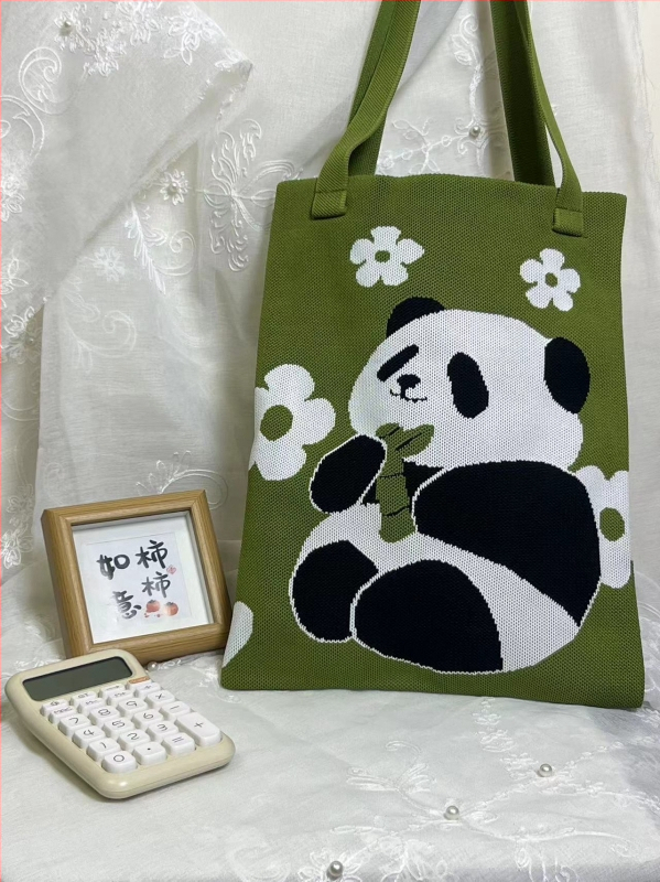 Taška Tote s vertikálnym štvorcovým tvarom, polyesterový materiál, otvorenie šnúrkou, polyesterová podšívka, vonkajšia otvorená kapsa