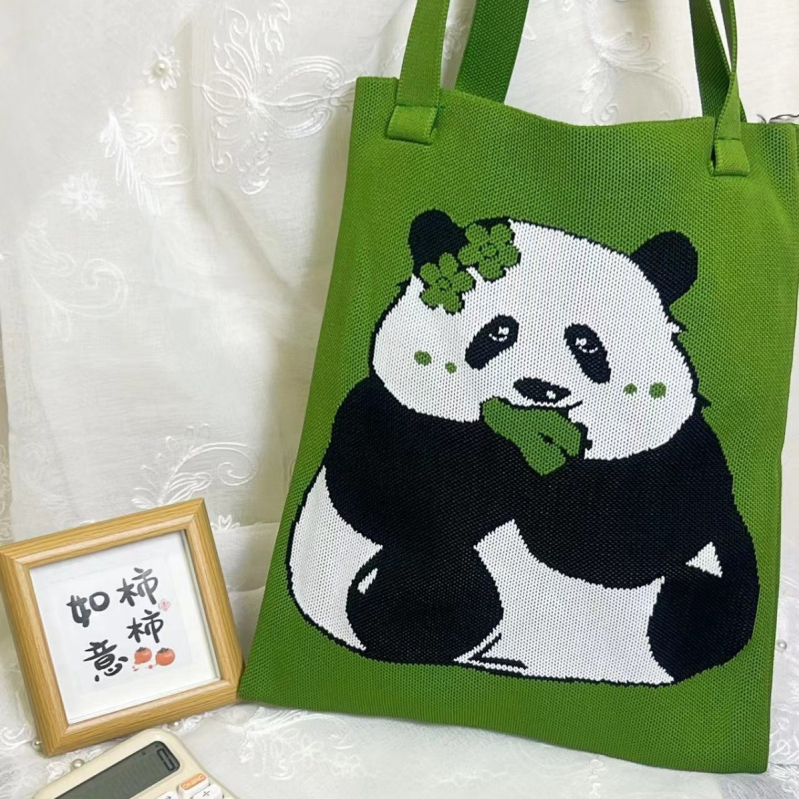 Taška Tote s vertikálnym štvorcovým tvarom, polyesterový materiál, otvorenie šnúrkou, polyesterová podšívka, vonkajšia otvorená kapsa