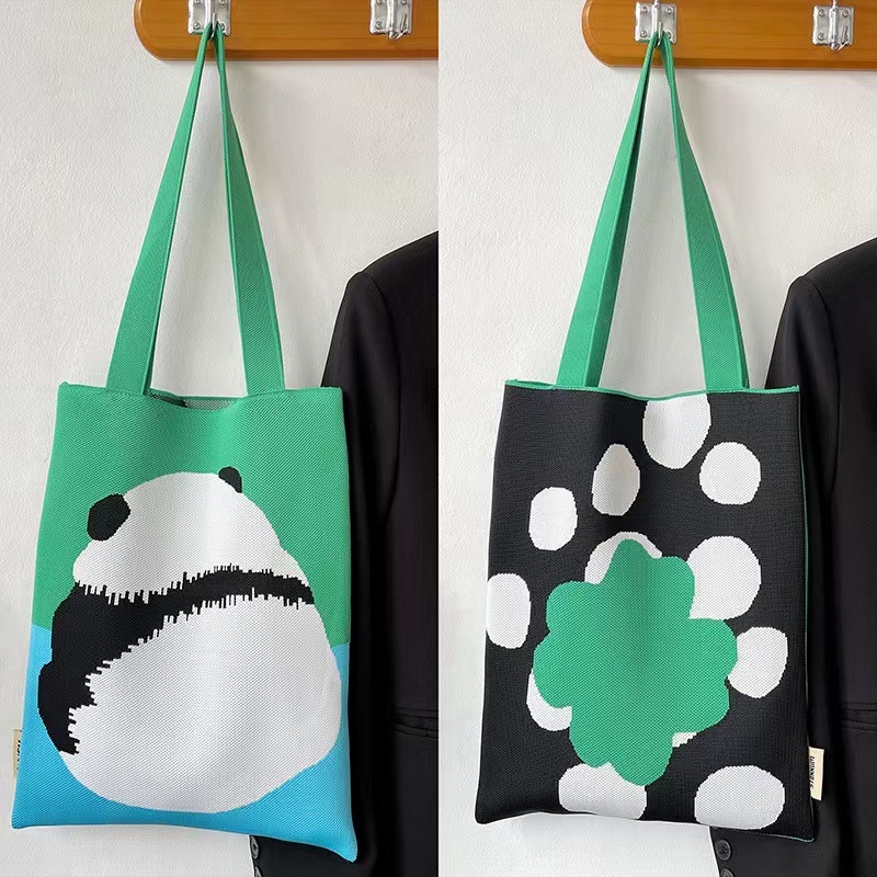 Taška Tote s vertikálnym štvorcovým tvarom, polyesterový materiál, otvorenie šnúrkou, polyesterová podšívka, vonkajšia otvorená kapsa