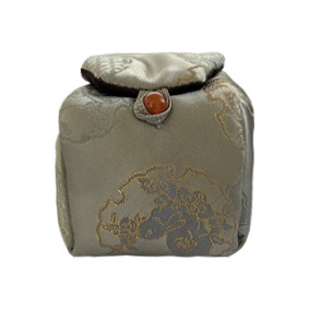 Peggy Hall Teaceremónia kiegészítők tároló táska teáskészlethez, teáskannával és teáscsészékkel, Nishijin-brokát utazótáska nyomtatott logóval