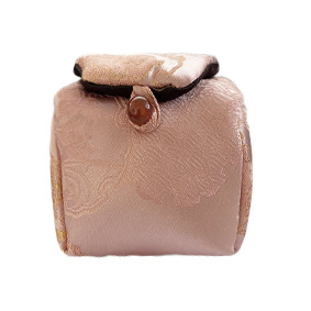 Peggy Hall Teaceremónia kiegészítők tároló táska teáskészlethez, teáskannával és teáscsészékkel, Nishijin-brokát utazótáska nyomtatott logóval