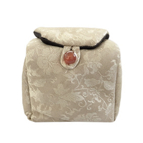 Peggy Hall Teaceremónia kiegészítők tároló táska teáskészlethez, teáskannával és teáscsészékkel, Nishijin-brokát utazótáska nyomtatott logóval