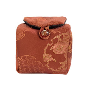 Peggy Hall Teaceremónia kiegészítők tároló táska teáskészlethez, teáskannával és teáscsészékkel, Nishijin-brokát utazótáska nyomtatott logóval