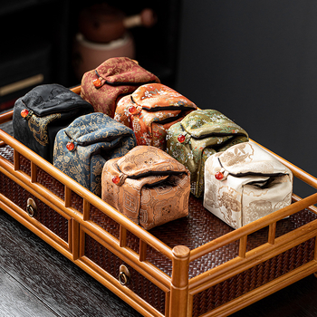 Peggy Hall Teaceremónia kiegészítők tároló táska teáskészlethez, teáskannával és teáscsészékkel, Nishijin-brokát utazótáska nyomtatott logóval