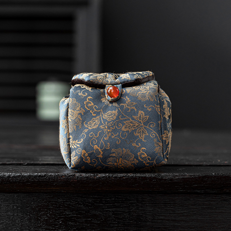 Peggy Hall Teaceremónia kiegészítők tároló táska teáskészlethez, teáskannával és teáscsészékkel, Nishijin-brokát utazótáska nyomtatott logóval