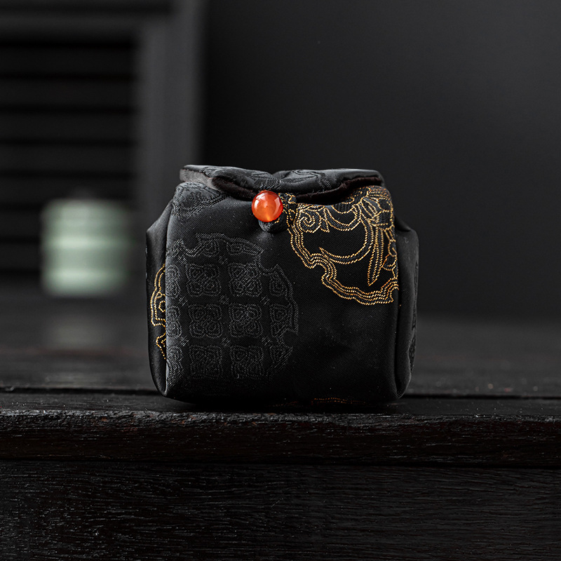 Peggy Hall Teaceremónia kiegészítők tároló táska teáskészlethez, teáskannával és teáscsészékkel, Nishijin-brokát utazótáska nyomtatott logóval