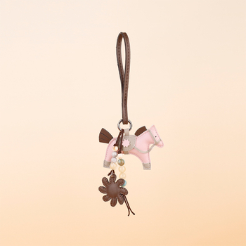 Maišo pakabukas su Pegaso motyvu, kutais ir karoliukais, PU medžiaga, miesto paprastumo stilius, 2025 m. rudens leidimas