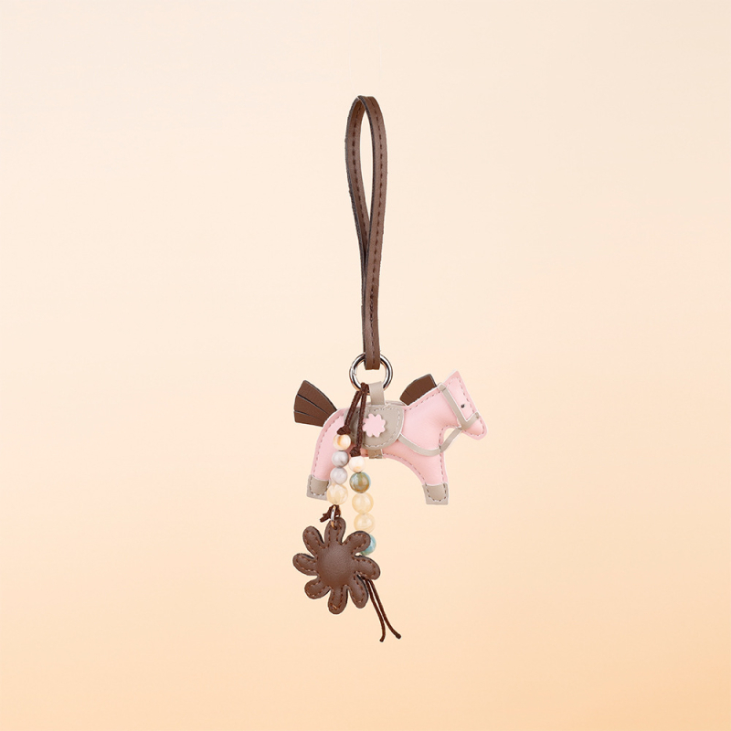 Maišo pakabukas su Pegaso motyvu, kutais ir karoliukais, PU medžiaga, miesto paprastumo stilius, 2025 m. rudens leidimas