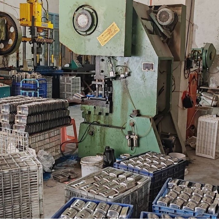 304 inox zidni dozator za sapun s ručnim pritiskom, set boca za sapun, gel za tuširanje, šampon i sredstvo za dezinfekciju ruke